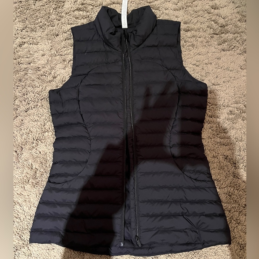 Lululemon vest, gently used, size 6